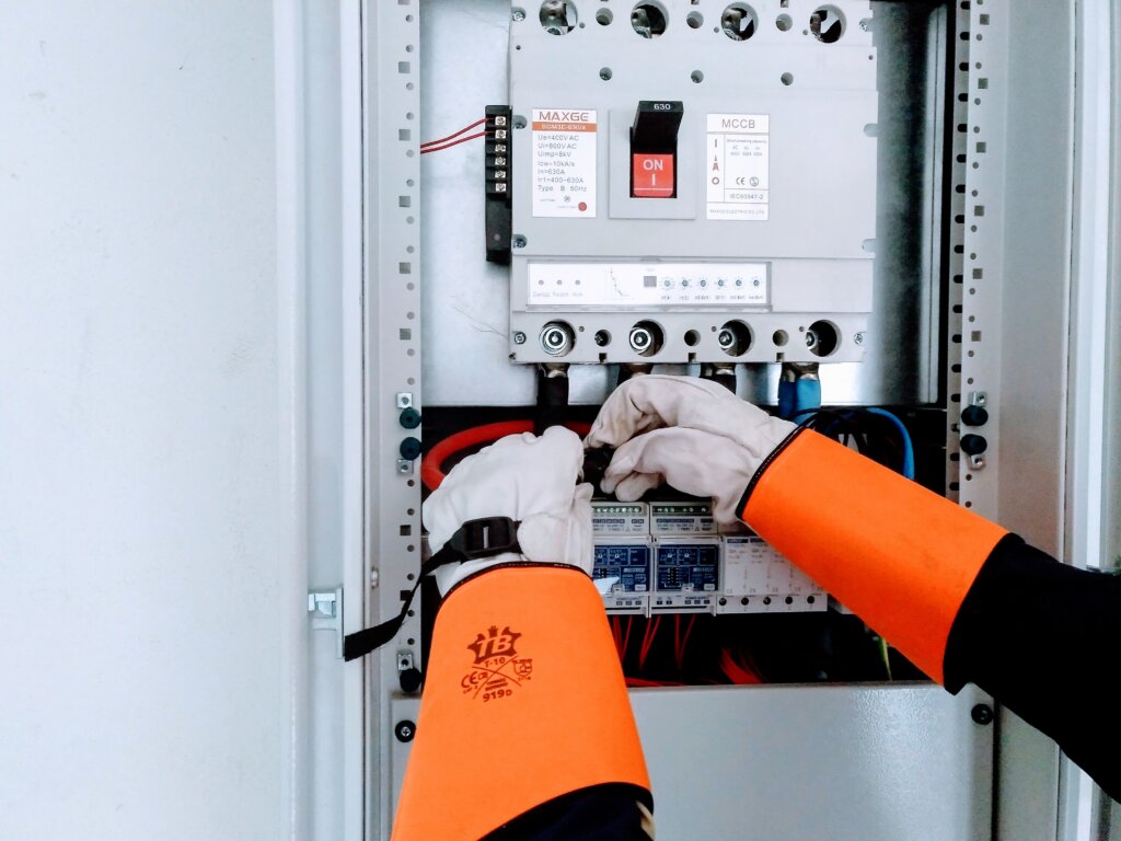 Cursos PAF 2026 formación gratuita en Extremadura profesional del sector energético